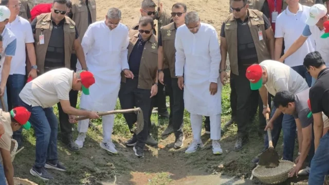 ঐতিহাসিক মুহূর্ত— পরিবেশ সুরক্ষা ও জলবায়ু সহনশীলতা জোরদারে বাংলাদেশ জাতীয়তাবাদী দল-বিএনপি সরকারের অন্যতম নির্বাচনী অঙ্গীকার ‘দেশব্যাপী নদী-নালা-খাল ও জলাধার খনন ও পুনঃখনন’ কর্মসূচির শুভ উদ্বোধন করেছে